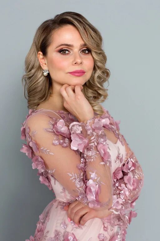 Ксения Новикова возвращается в группу "Блестящие" WOMAN