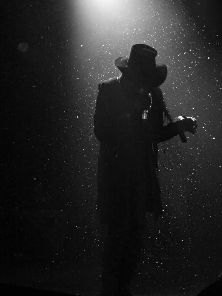 Человек в шляпе. Мужчина в черной шляпе. Неизвестный человек в шляпе. Хио муэль. Загадочный мужчина в шляпе.