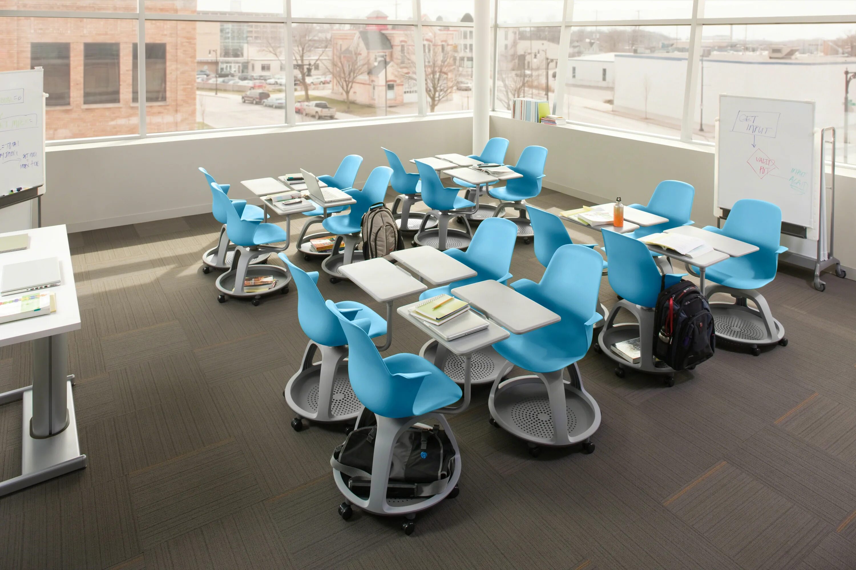 Рабочая 21 организации. Многофункциональное кресло node от компании Steelcase. Современная Школьная мебель. Современный класс. Класс будущего.