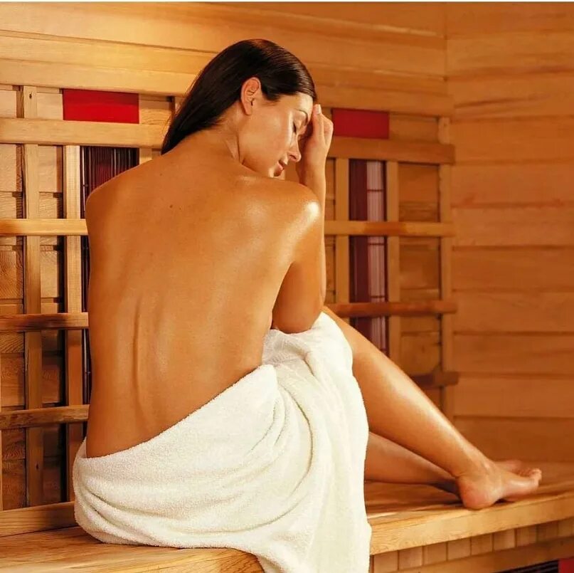 Женщина после бани. Красивые женские тела в бане. Маска для лица в бане. Банное лицо. Харвия сауна печи для бани.