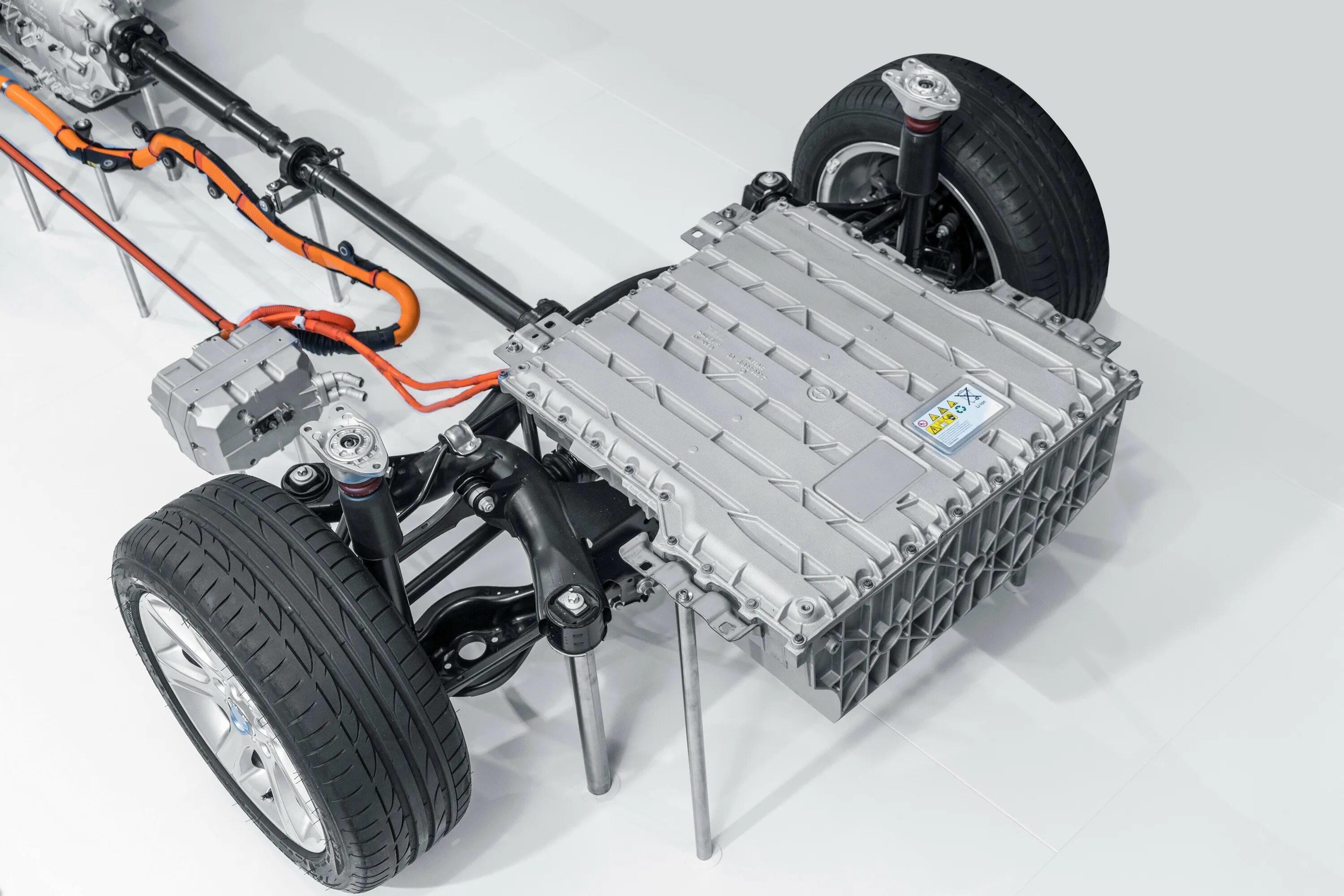 Питание гибрида. BMW гибрид мотор. БМВ х6 гибрид. BMW Hybrid Battery. Батарея BMW гибрид.