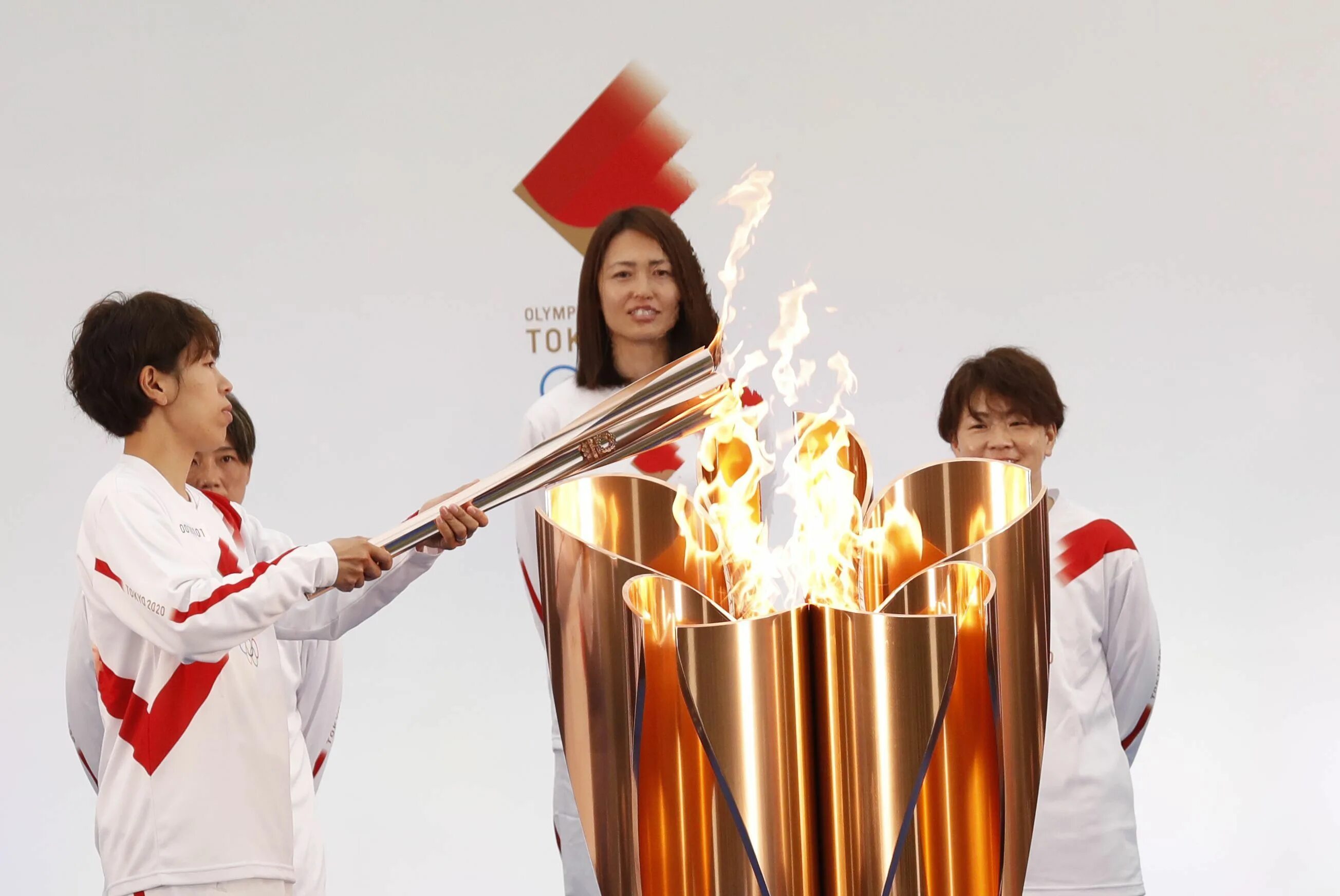 Tokyo olympics. Олимпийский огонь Токио 2020. Олимпийские игры в Токио 2021. Олимпийский огонь в Токио 2021. Олимпийский факел Токио 2021.