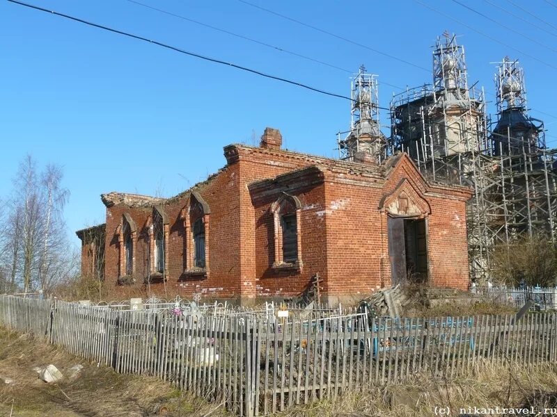 Храм в деревне иссад ленинградской. Иссад волховский достопримечательности. Деревня иссад волховский район. Иссад церковь троицы живоначальной. Деревня иссад волховский район.