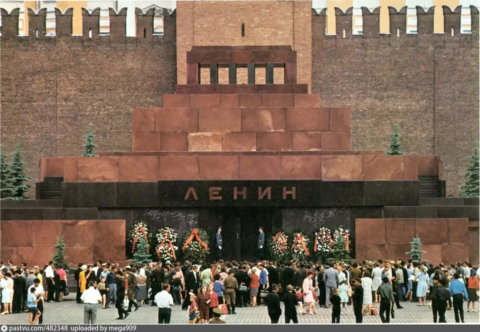 Можно ли попасть в мавзолей. Зиккурат мавзолей ленина. мавзолей в.и ленина на красной площади в москве. владимир ленин в мавзолее.