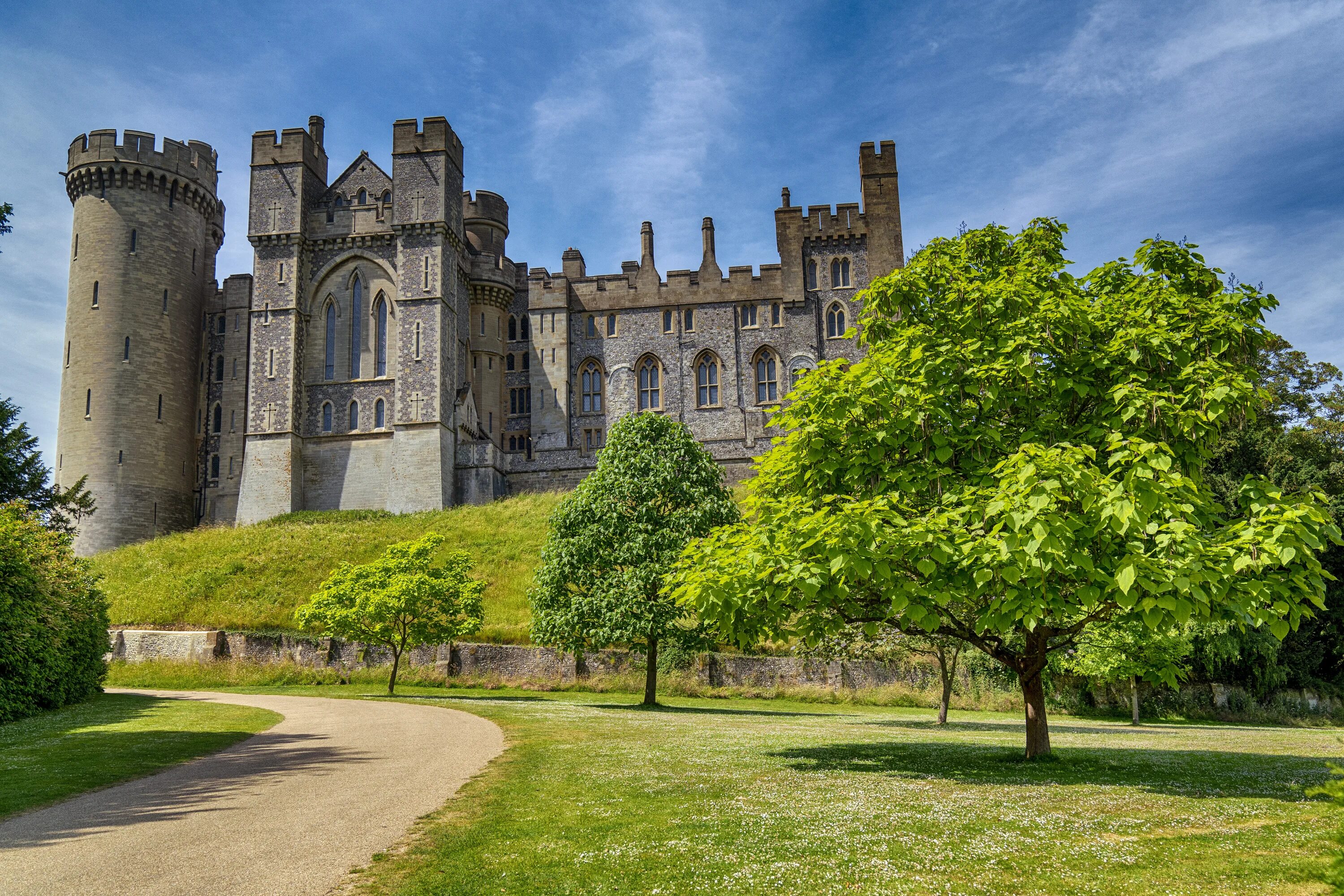 Castle eng. Замок arundel castle. замок фолган англия. замок бамбург нортумберленд. замок нонсеч англия.