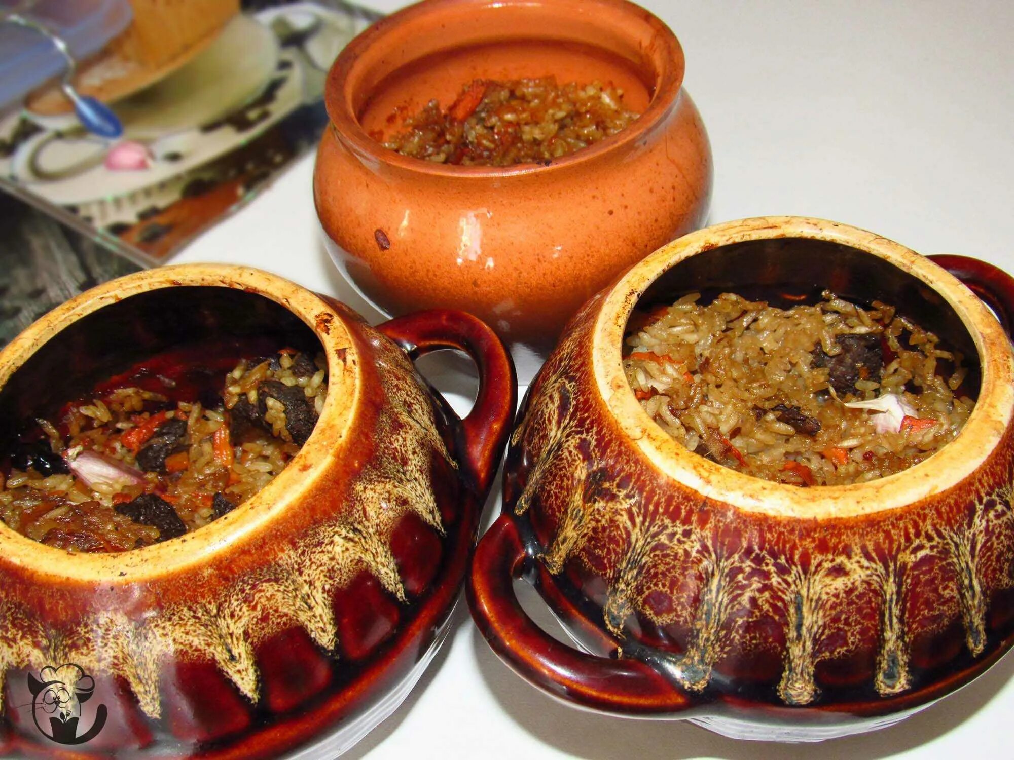 рецепты плова в горшочке. куриный плов в горшочках. плов в горшочках в духовке. лапша в горшочках в духовке. рецепты плова в горшочке.