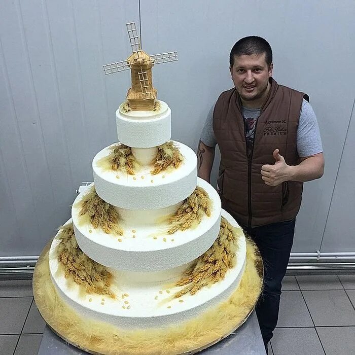 Кондитер Ренат Агзамов. Известный кондитер Ренат Агзамов торты.