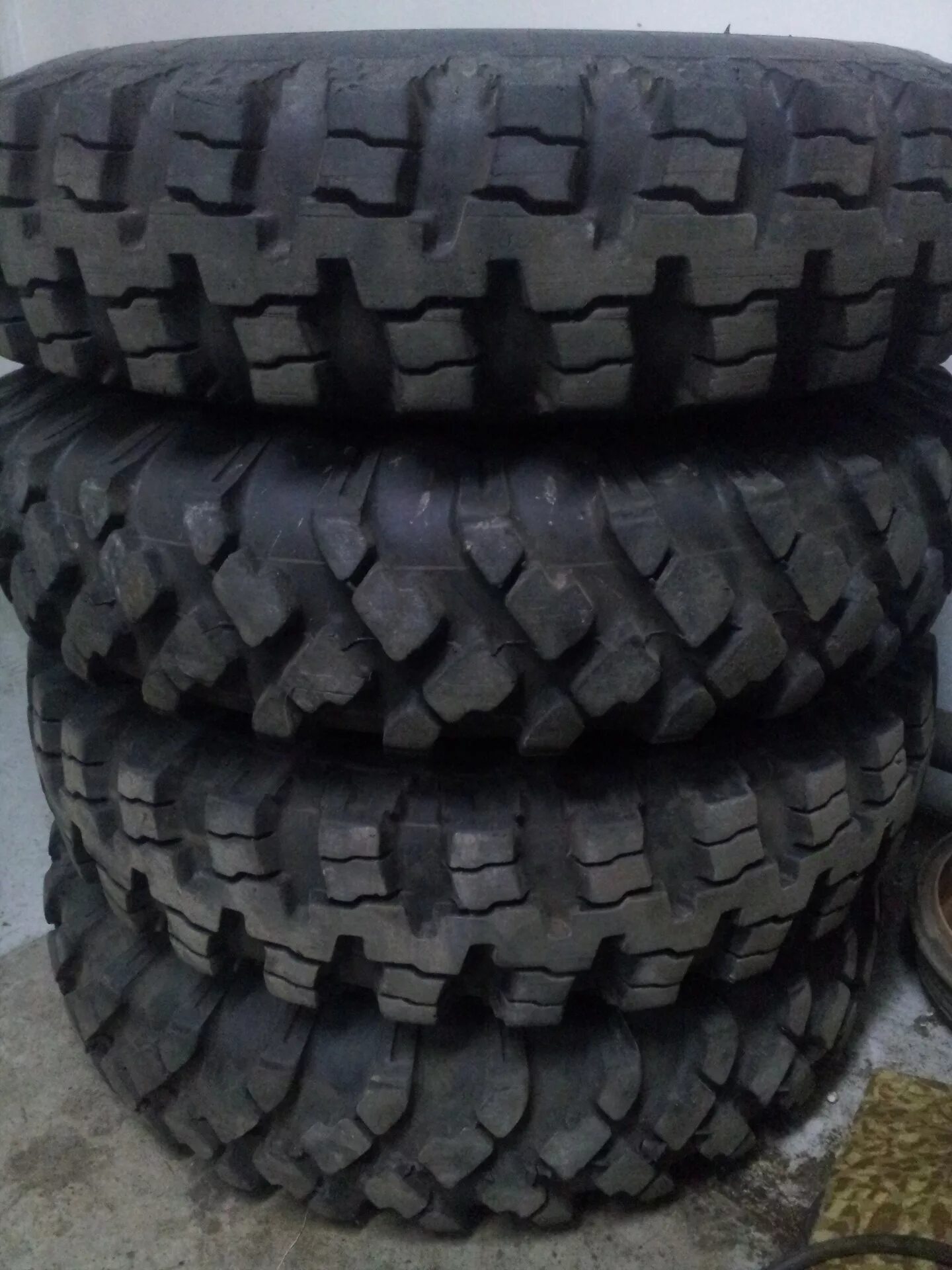 Луаз на квадрорезине r14. Амтел ив-167 r13. Шины луаз 5. 90-13с. 90-13с.