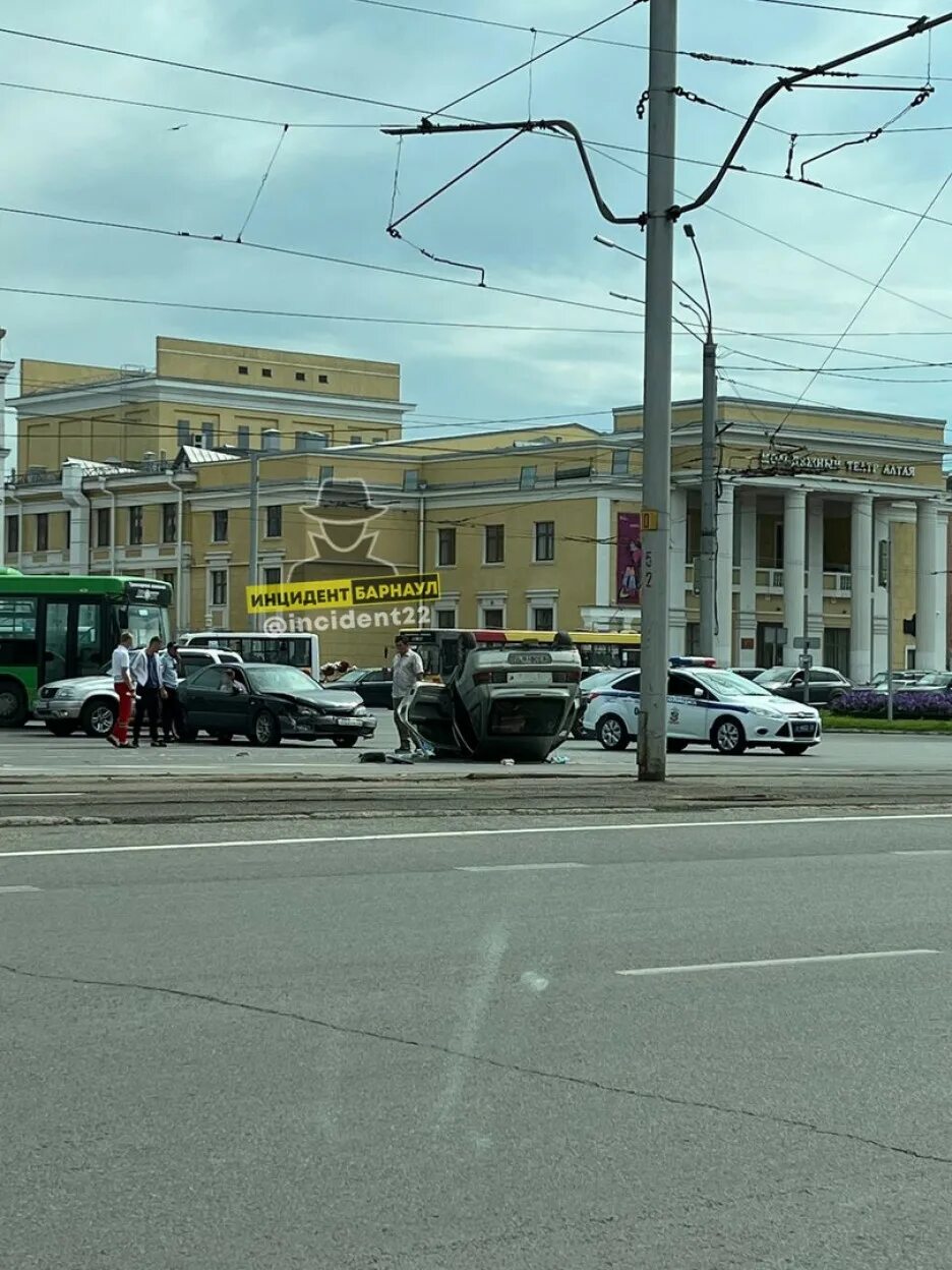 Площадь октября барнаул. Пл октября Барнаул. Площадь октября Барнаул 2000 годы. Площадь октября. Барнаул площадь октября авария.