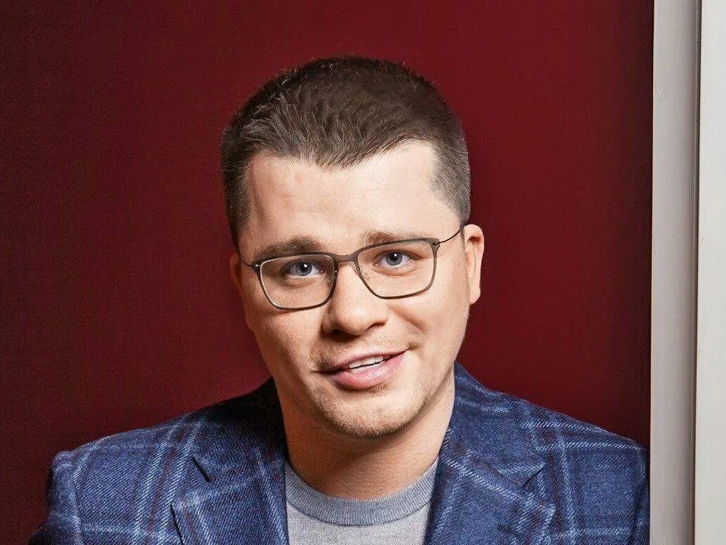 Имя бульдога харламова. Гарик бульдог харламов. Гарик харламов 2022. Гарик харламов. Гарик бульдог харламов.