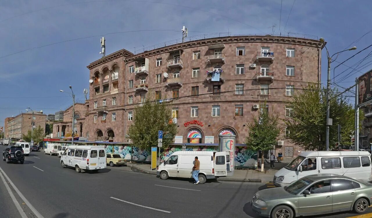 парк пантеон комитас. церковь святого ованеса в ереване. старый ереван проспект комитаса. ереван комитаса. ереван комитаса.