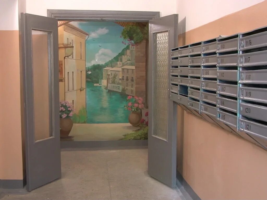 Лестничная клетка в подъезде. Подъездные лестницы. Подъезд. Освещение в подъезде многоквартирного дома. Подезд или подъезд как правильно.