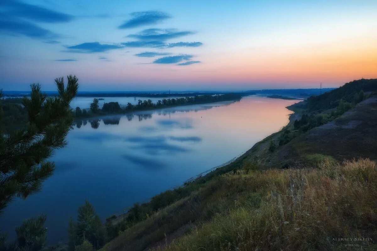 я проснулся в предрассветный час. над рекой тишина предрассветная. предрассветный час. я проснулся в предрассветный час. я проснулся в предрассветный час.