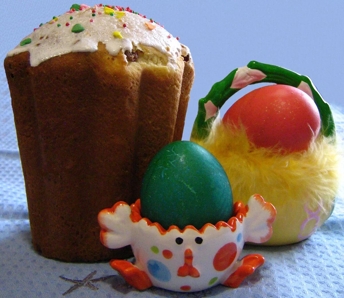 Маленькие куличи на пасху. Дети в церкви на пасху. Забавные рожицы на яйцах. Лицо пасхи. Поделки на пасху.