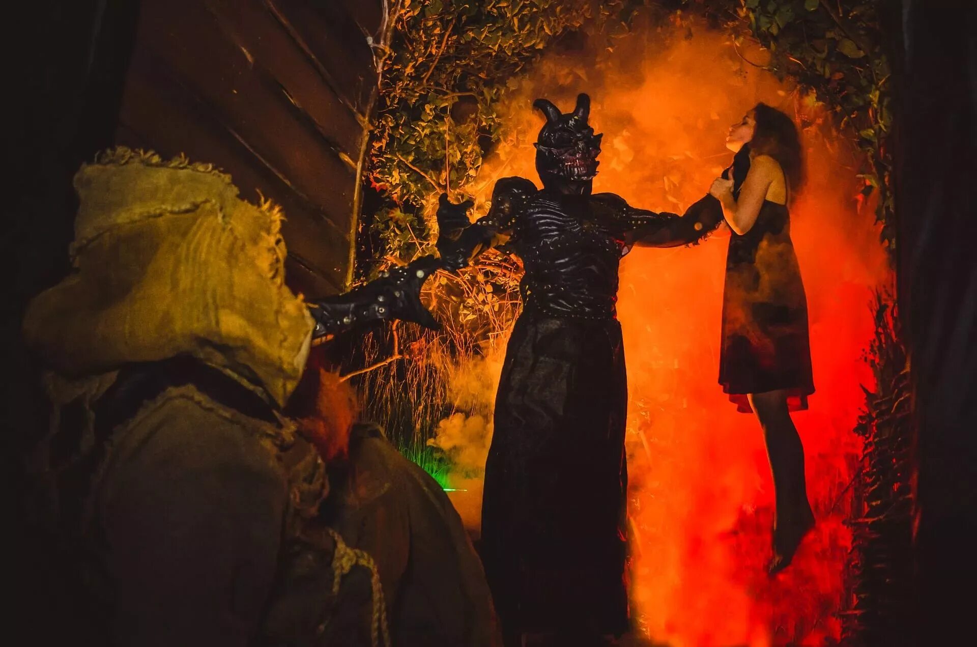 Evil quest. Evilquest galvis. Evil quest. Evil quest galvis. Квест resident evil комнаты.