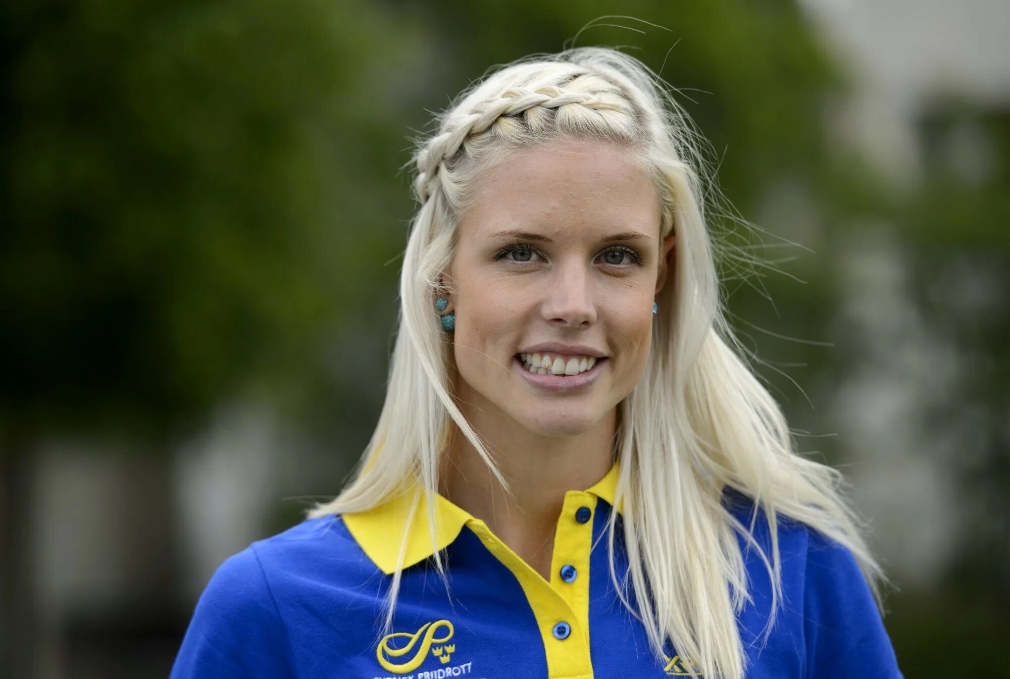 Мужское лицо. Швеция девушки. Фанатки сборной швеции. Шведы внешность. Красивые шведки.