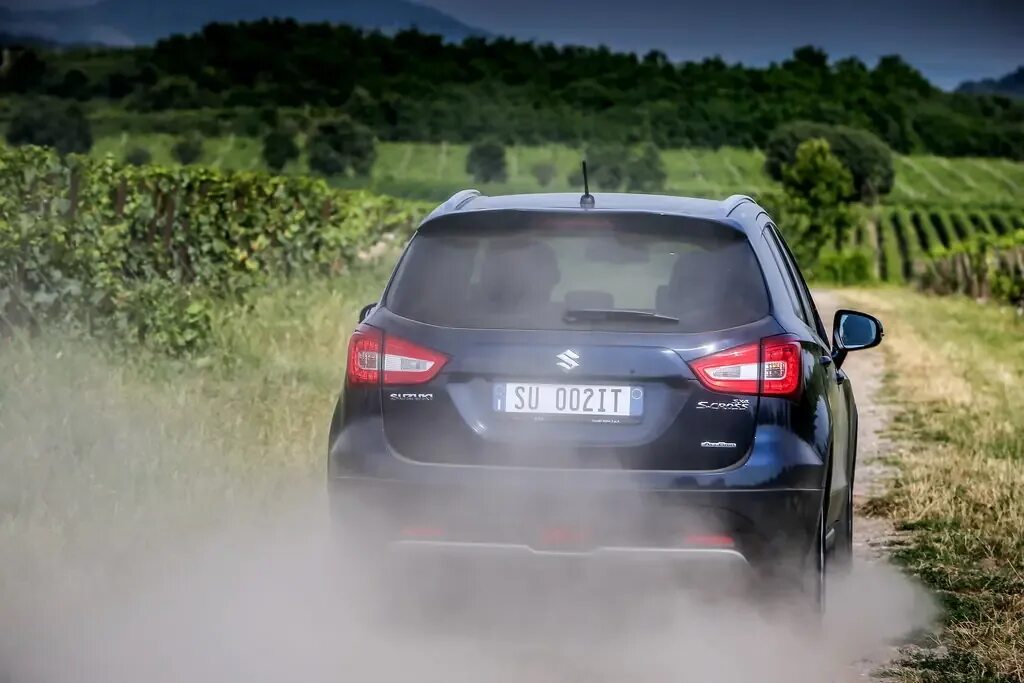 Сузуки сх4 плюсы и минусы. Suzuki sx4 2017. Suzuki sx4. Suzuki sx4 201. Suzuki sx4 2015.