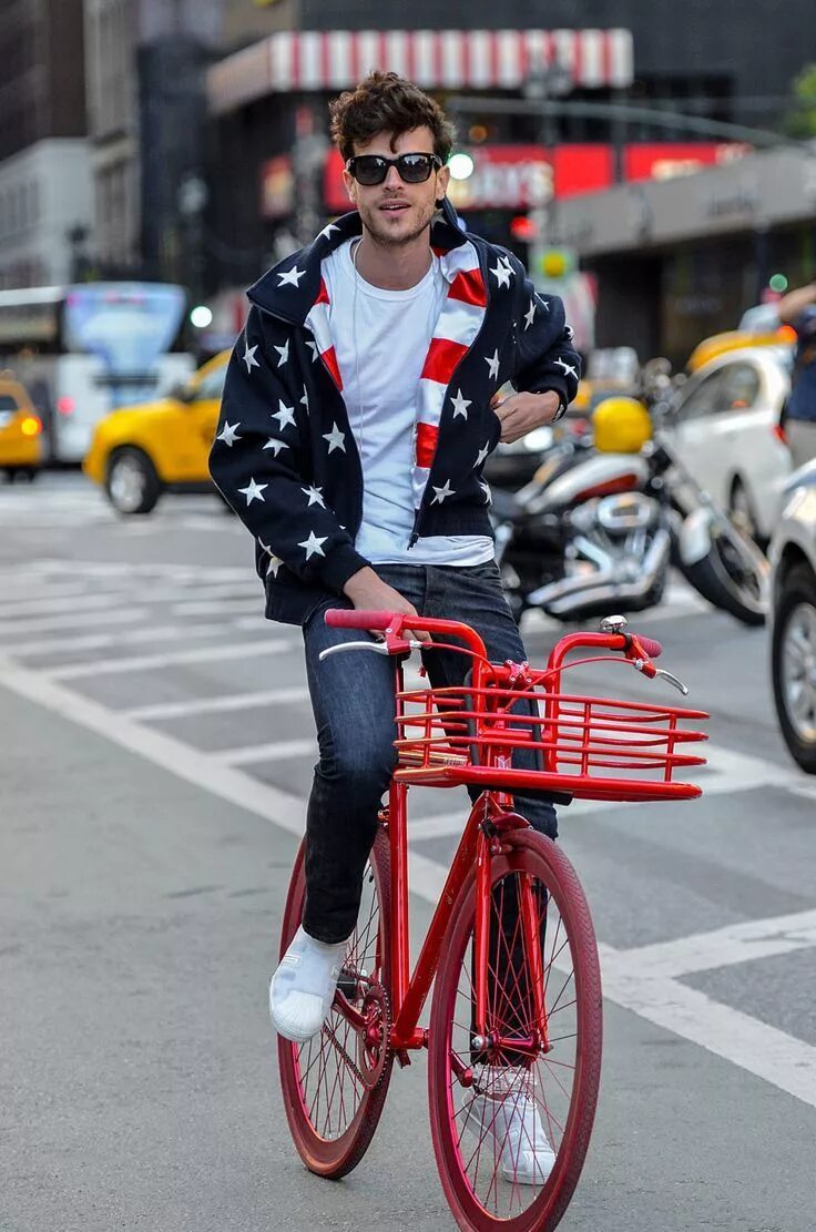 Велосипедная мода мужчины. Велосипедный стиль одежды. Модная мужская одежда для велопрогулок. Street Style boy. Style boys