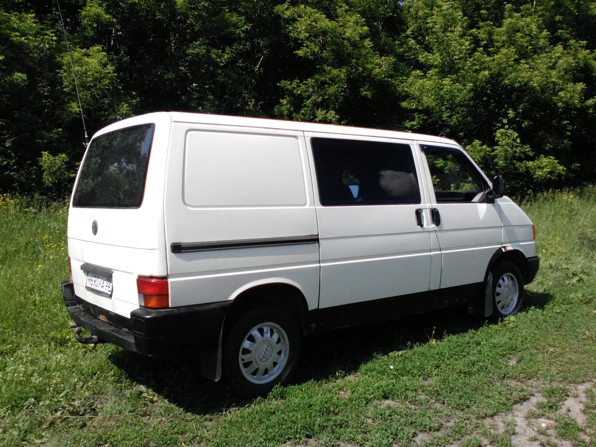 Авито крым купить фольксваген. Фольксваген т4 1991. T4 Volkswagen 1991. Фольксваген Транспортер т4 1991. Фольксваген Транспортер т4 1991 года.