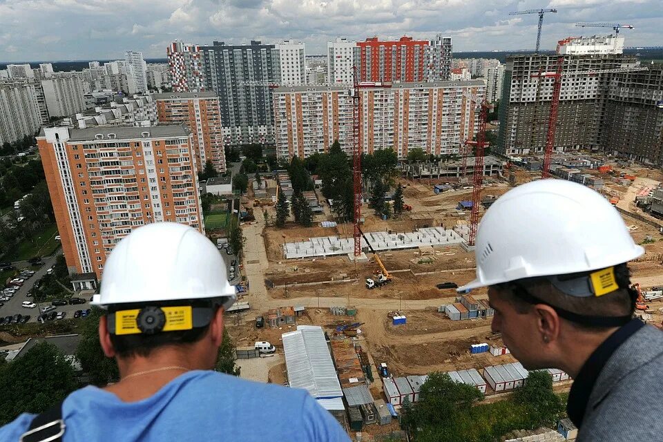 Системообразующие застройщики. Работают ли застройщики. Девелопер профессия. Надежность застройщика. Строитель с планом.