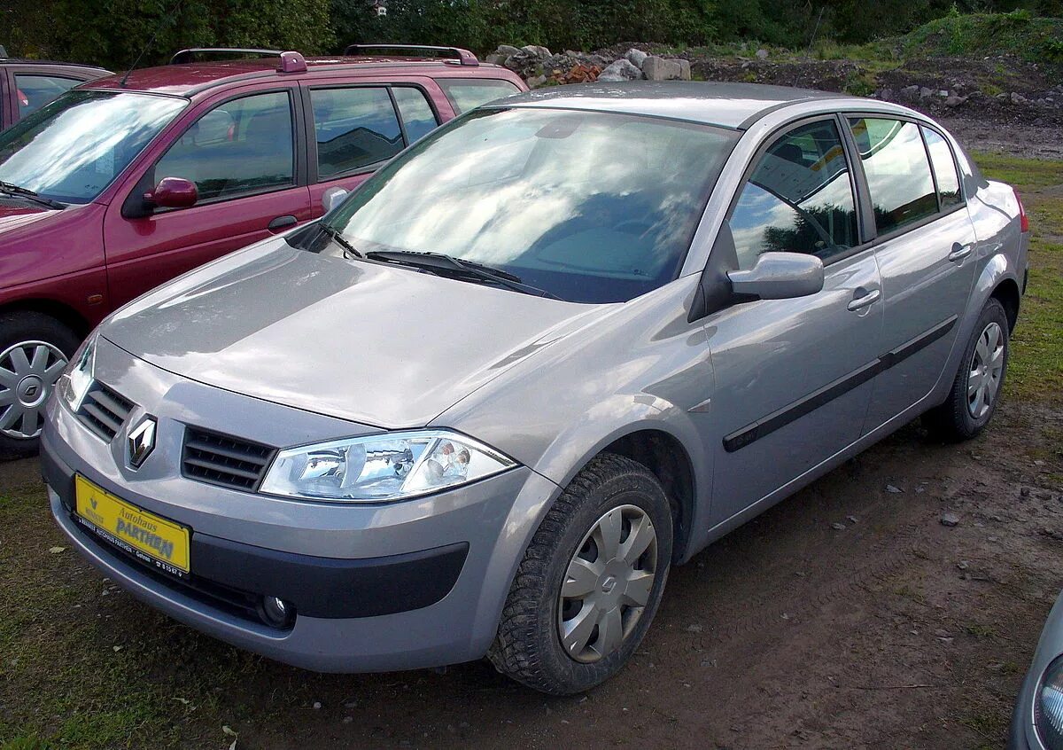 Renault бу. Рено Меган 2 1.6. Рено Меган 2 2005. Рено Меган 2 2004. Рено Меган 2 седан.