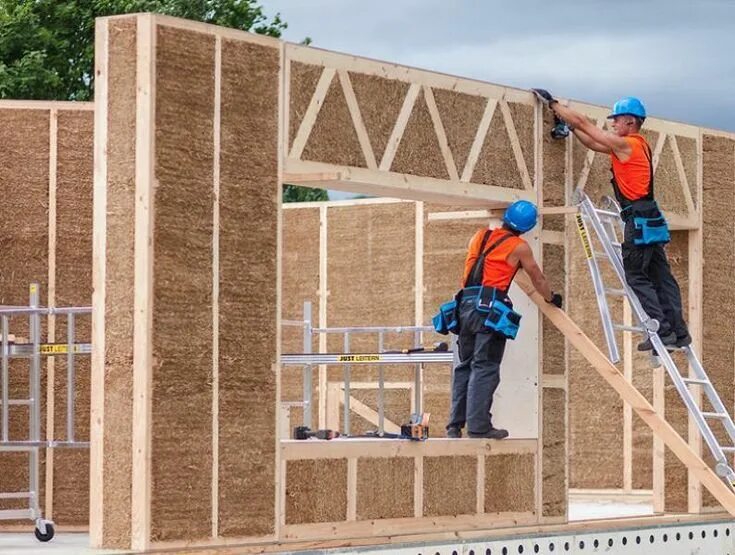 Natural building materials. Прессованные соломенные блоки для строительства. Саманный экодом. Камышит, соломит. Дома из экологически чистых материалов.