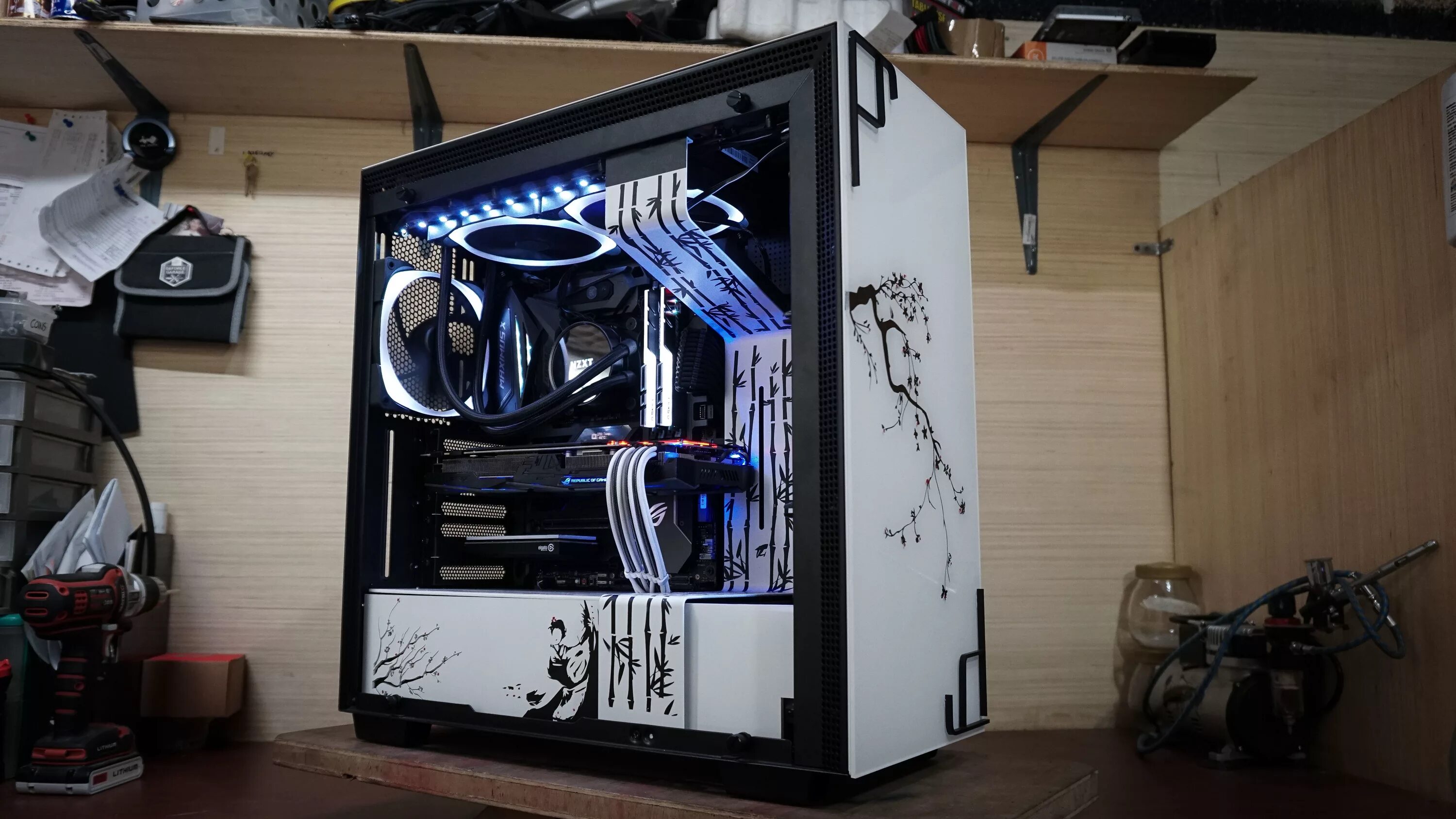 Халф лайф 2 эпизод 2. Dlya pk. Большой проветриваемый корпус. Периферия мышка клавиатура. Интерьер компьютерной комнаты.