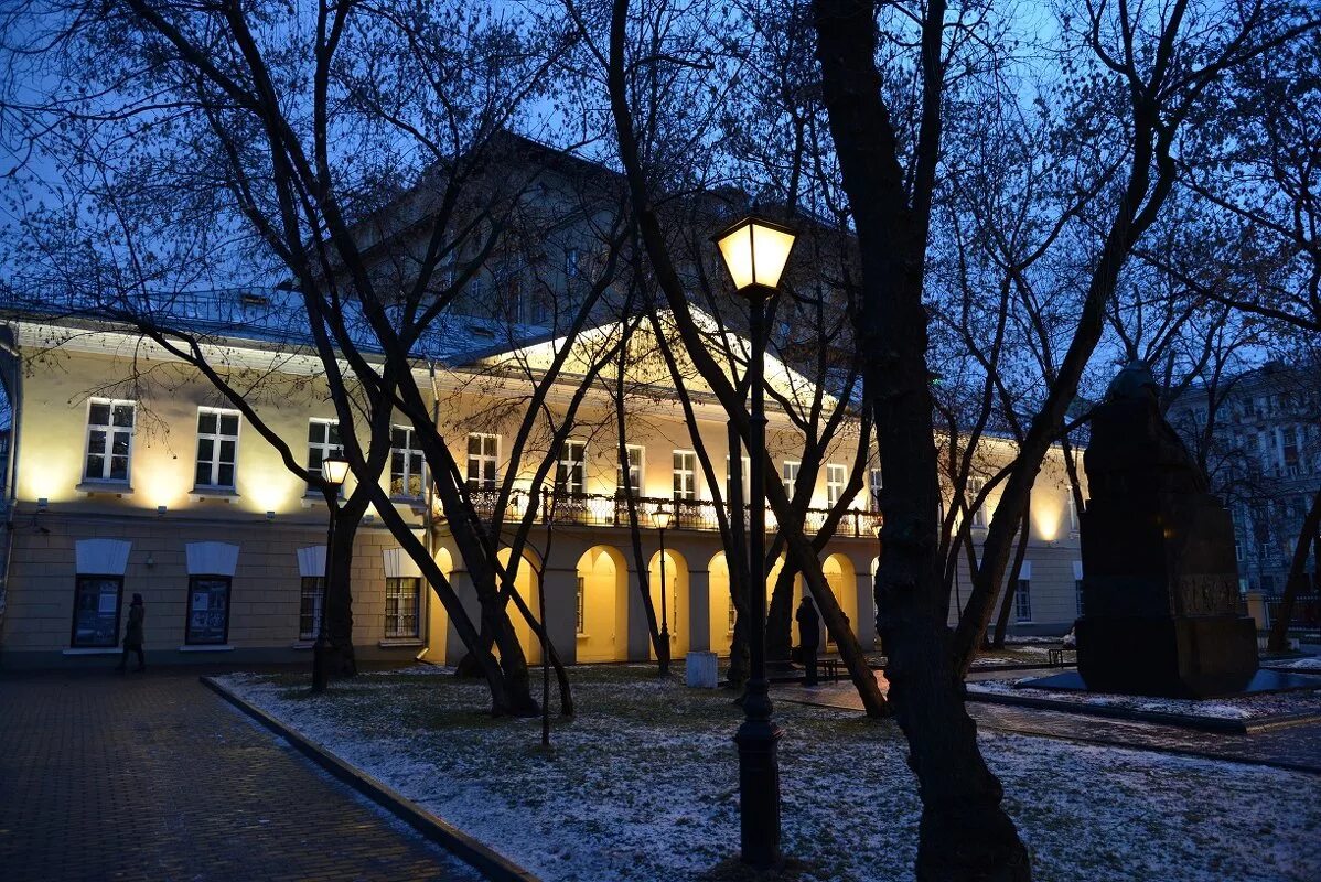 Дом гоголя отзывы. Музей н.в.Гоголя в Москве. Музей Гоголя Никитский бульвар 7а. Гоголь на Никитском бульваре. Дом Гоголя в Москве.
