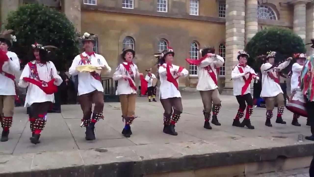 Dance английская песня. Моррис дансинг Великобритания. Танец Моррис Великобритания. Народный танец Моррис в Англии. Английские народные танцы.