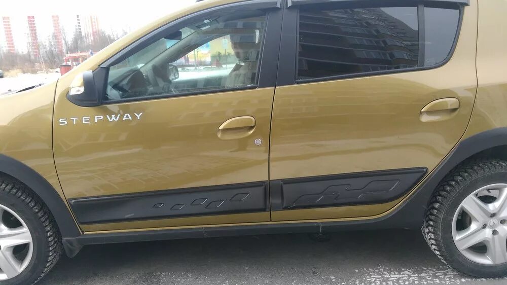 Молдинги Renault Sandero Stepway 2. Молдинги на Рено Сандеро степвей 2. Молдинги дверей Logan 2 Renault. Renault Sandero Stepway 2 накладки на двери. Накладки сандеро степвей 2