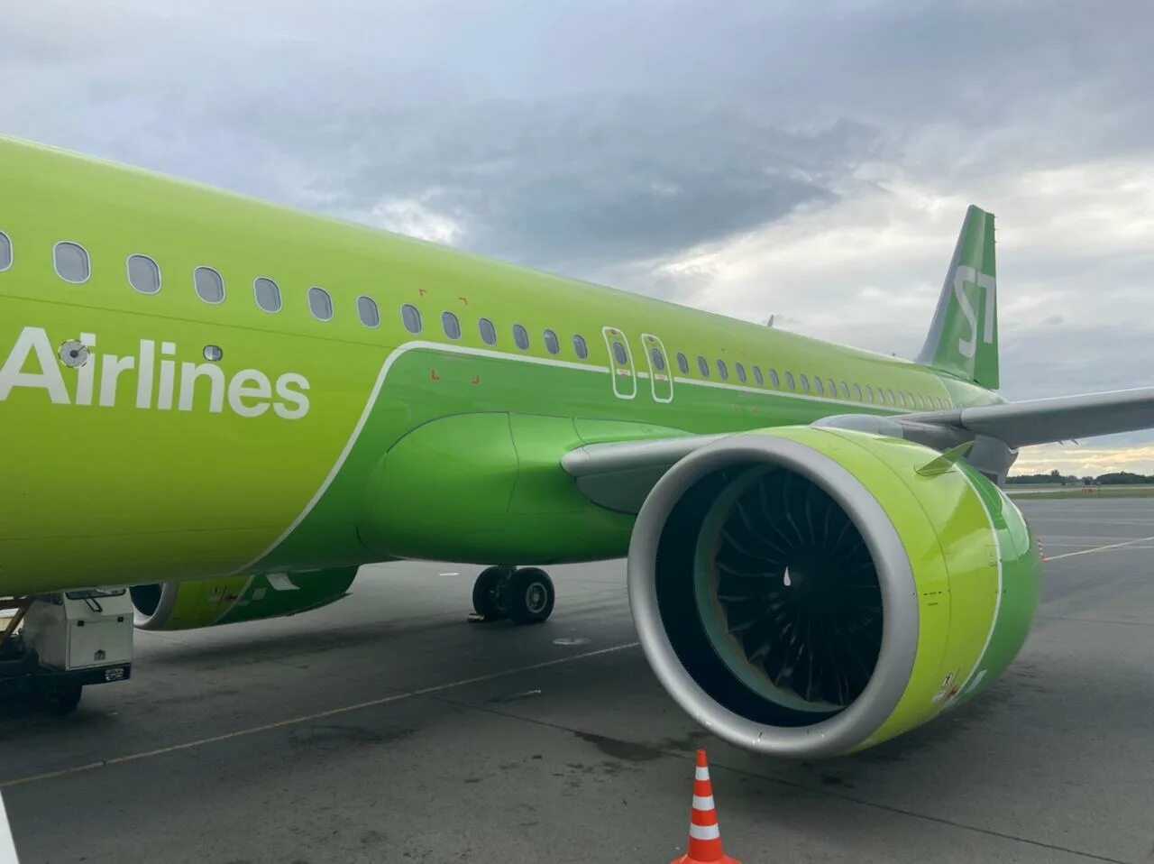 Толмачево s7. S7 airlines толмачево. s7 airlines новосибирск. самолеты s7 в новосибирске. s7.