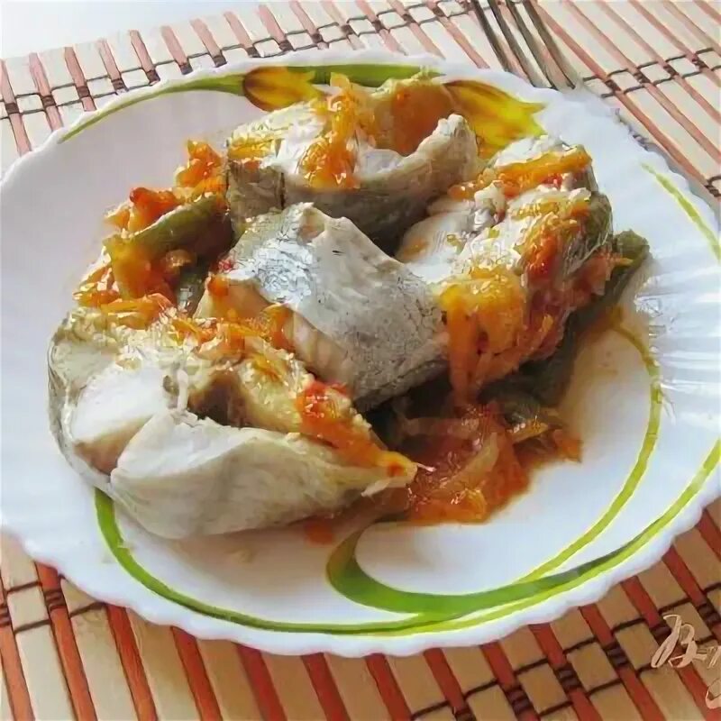 Минтай тушеный в сметане в духовке