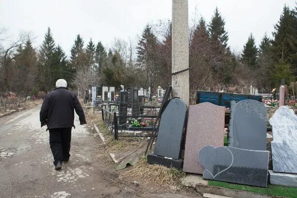 Найти родственников на кладбище. Бёховское кладбище. Беховское кладбище Тульская. Кладбище детей.