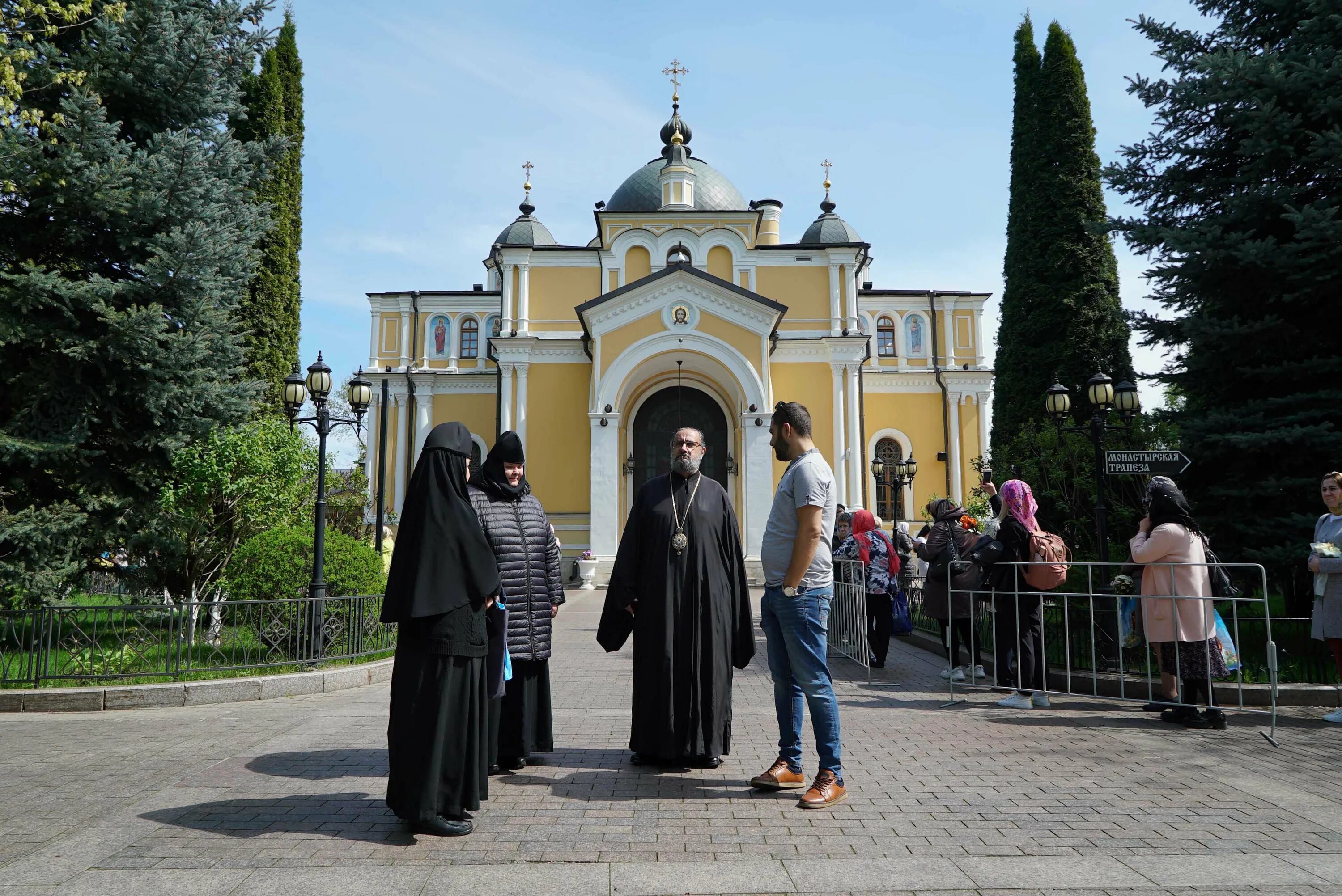 Свято-Даниловский монастырь в Москве. Мужской монастырь в Москве Даниловский монастырь. Покровский храм Свято Даниловского монастыря. Владыка Даниловского монастыря. Сайт свято даниловского монастыря в москве