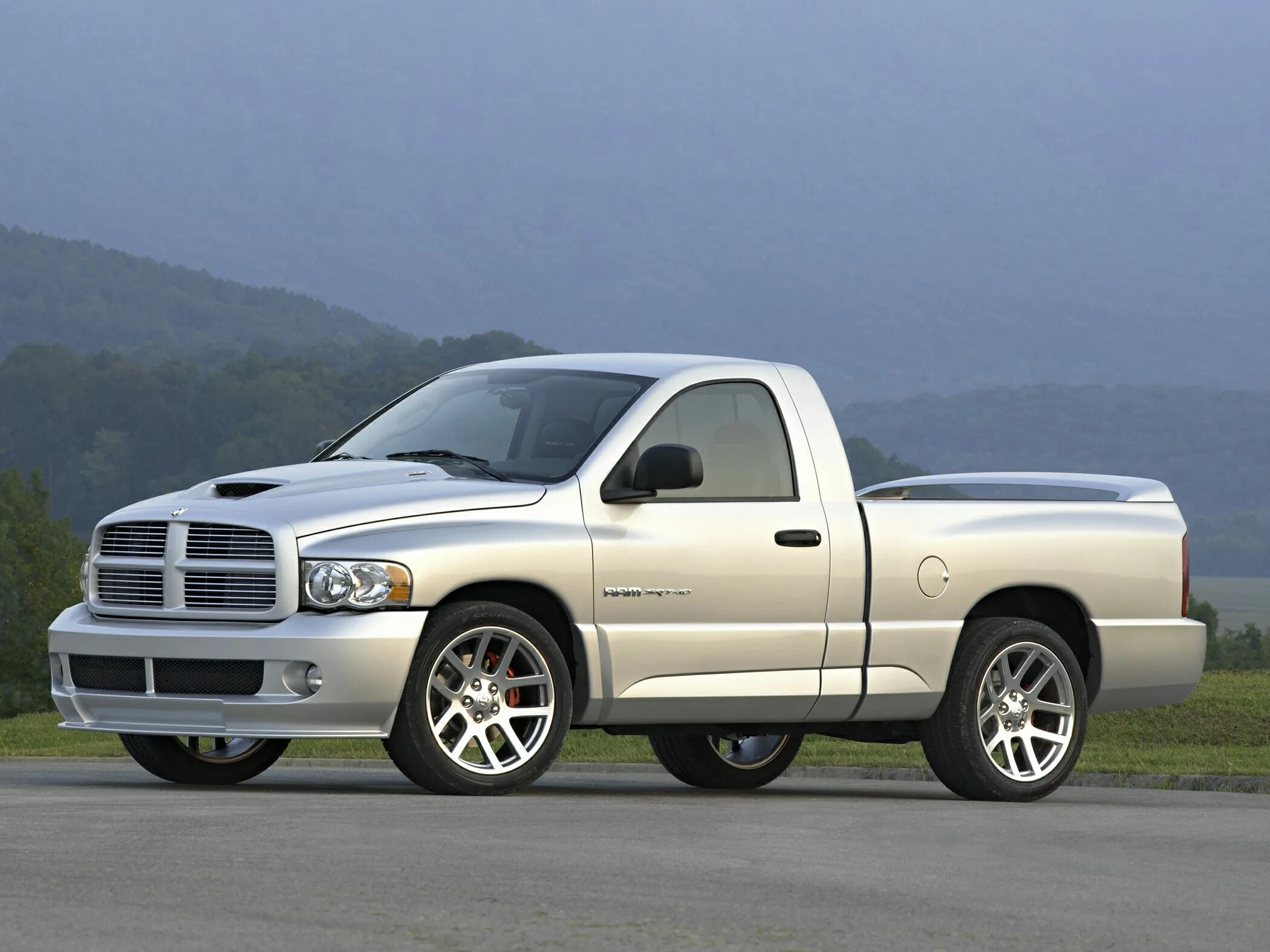 Пикапы иркутская область. Dodge Ram 1500 srt-10. Dodge Ram srt-10. Додж рам srt-10 2004. Dodge Ram 2003.