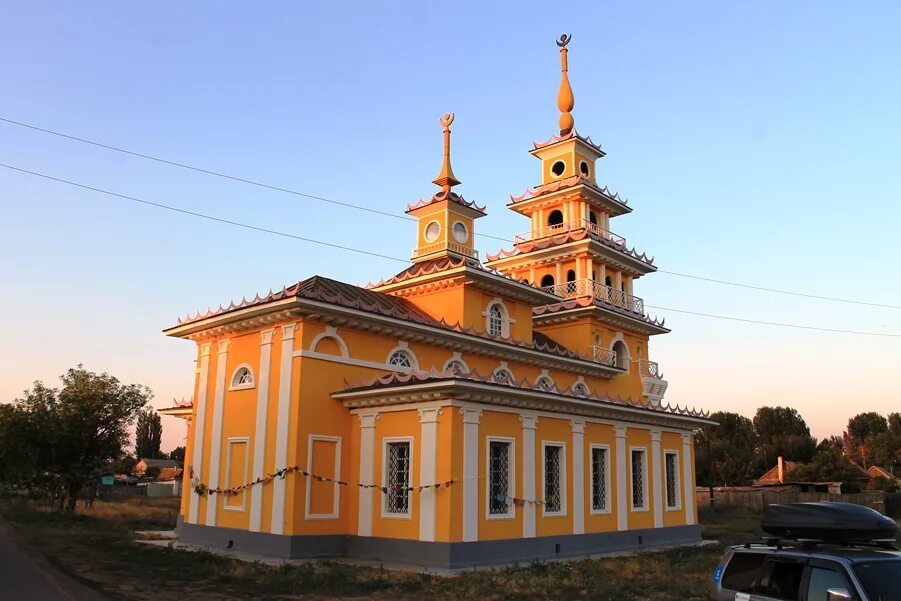 Хошеутовский хурул. Хошеутовский хурул Астрахань. Астрахань Хошеутовский хурул буддийский храм. Хурул в селе речное. Хошеутовский хурул в Астраханской области село речное.