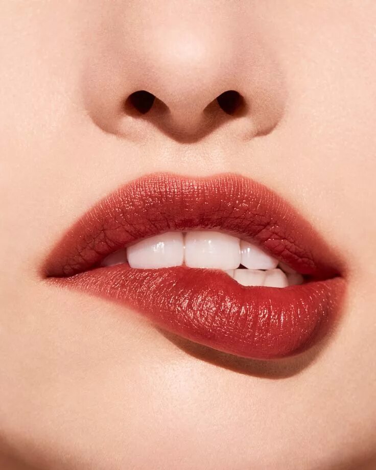 Lip biting. Красивые губы. Красивые женские губы. Губы без помады красивые. К̆̈р̆̈ӑ̈с̆̈й̈в̆̈ы̆̈ӗ̈ г̆̈ў̈б̆̈ы̆̈.