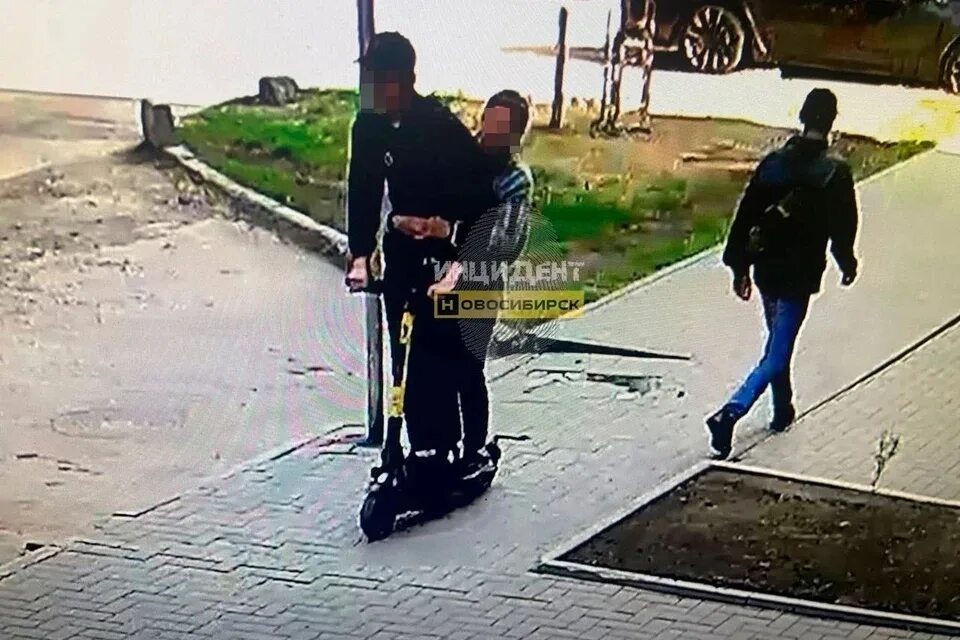 Самокатчики на дорогах. Асамокат ритмич. Избили самокатчика. Аварии с самокатами электрическими. Драка на невском проспекте.