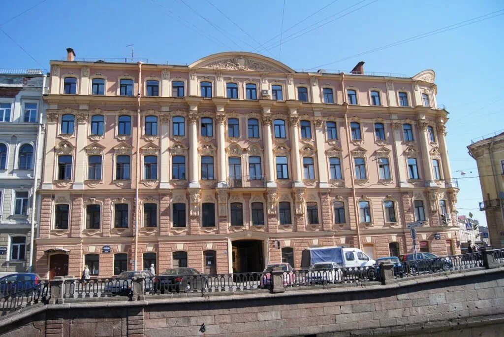 гоголь в первый приезд в петербург. дом лепена на малой морской гоголь. где жил гоголь в петербурге. дом гоголя в санкт-петербурге малая морская. николай васильевич гоголь санкт петербург.