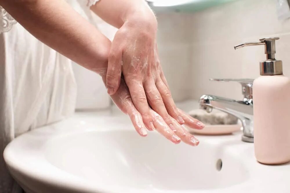 Мытье. Мытье рук. Мыть руки. Мытье рук с мылом. Частое мытье рук.