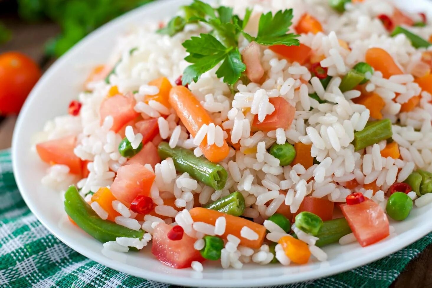 Many rice. Рис с овощами на белой тарелке. Здоровый рис. Пост без мяса. Рис с овощами фото на белом фоне.
