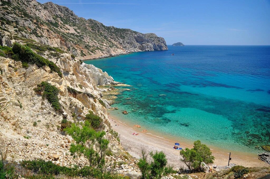 Остров скиатос греция. Греция лагуна навагио. Пляж матала греция. Миртос крит. Крит хиппи матала.