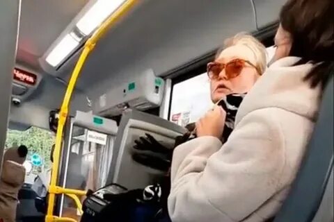Она села в автобус