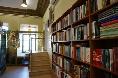 6 этажный книжный магазин в москве