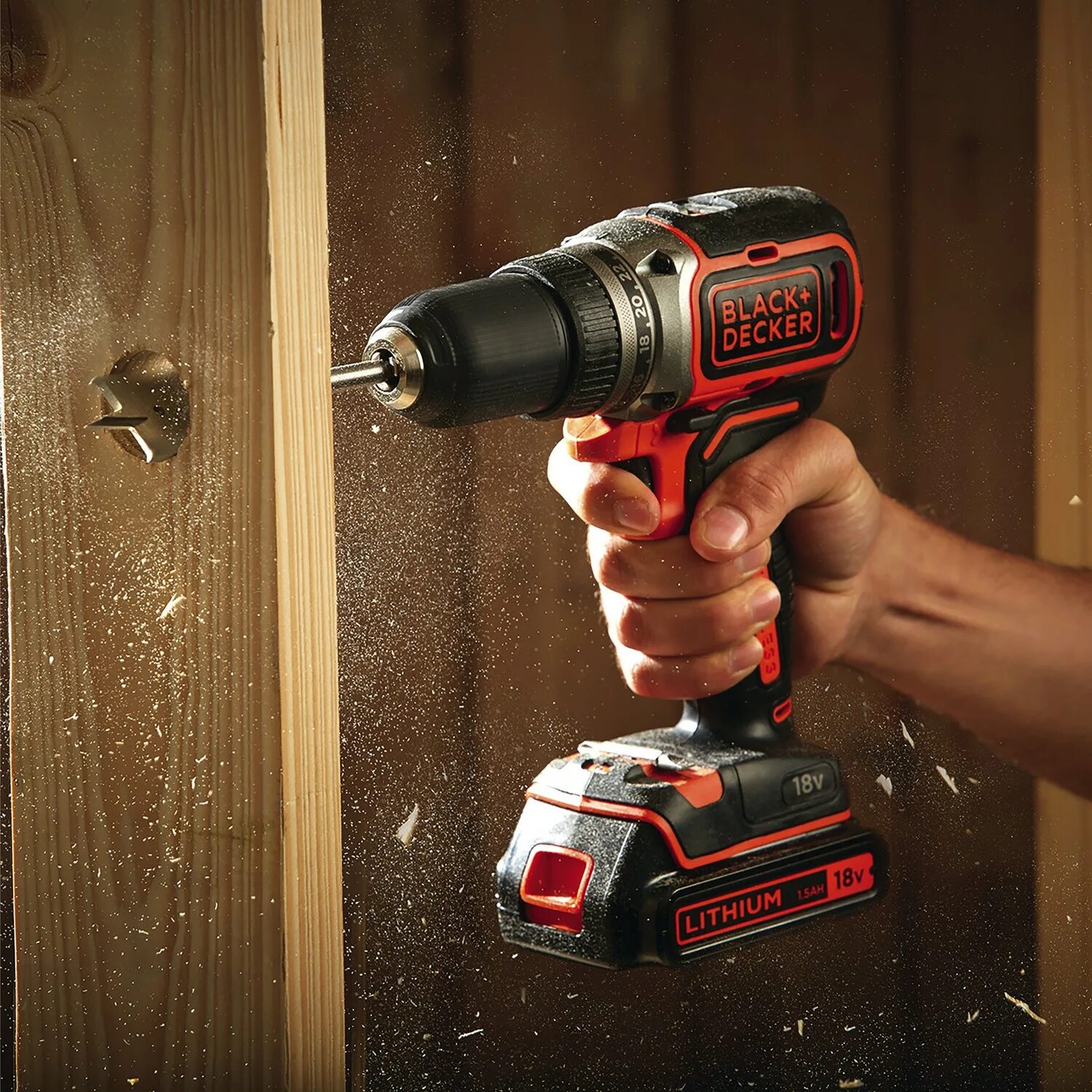 Купить шуруповерт аккумуляторный леруа. Дрель-шуруповерт Black+Decker bl186kb-qw. Шуруповерт Блэк Деккер. Аккумуляторная дрель-шуруповерт Black+Decker bl186kb 52 н·м. Шуруповерт Black Decker 18v.