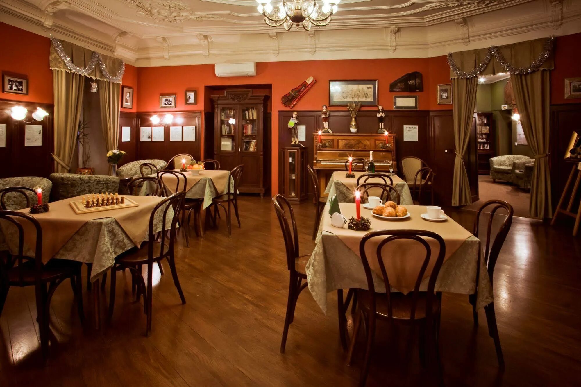 Отель антарес санкт-петербург. Гранд отель европа санкт-петербург. Отели питера в центре. Старая вена отель. Старейшие гостиницы петербурга.