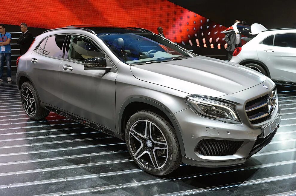 Купить мерседес новый у официального. Mercedes-Benz GLA 2013. Мерседес кроссовер GLA. Mercedes GLA 2013. Мерседес гла 2013.