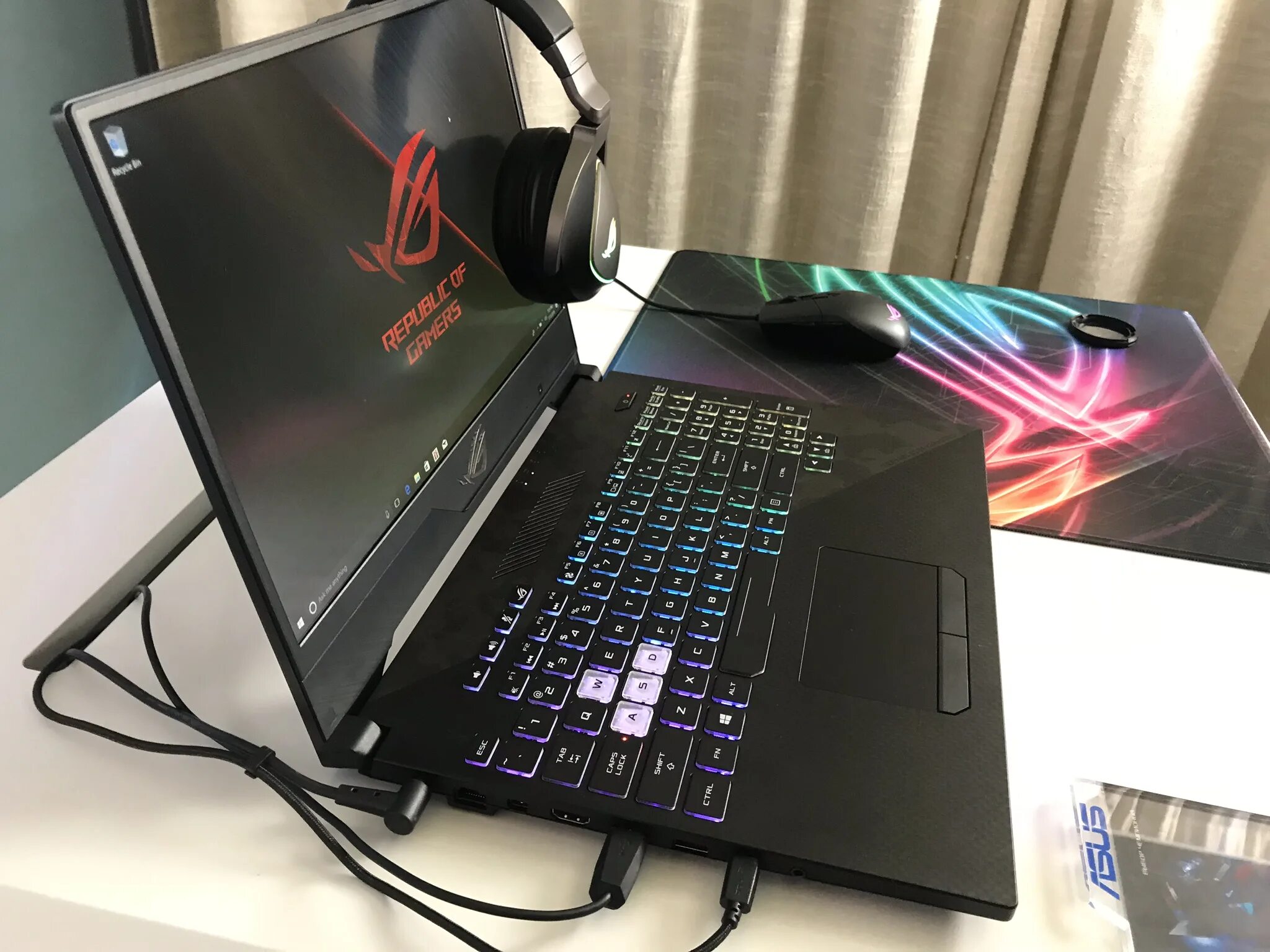 Asus rog strix scar купить. ASUS ROG Strix scar 2. ASUS ROG Strix scar. ASUS ROG Strix scar 2 GTX 1070. ASUS ROG Strix scar g533zx-ln065w.