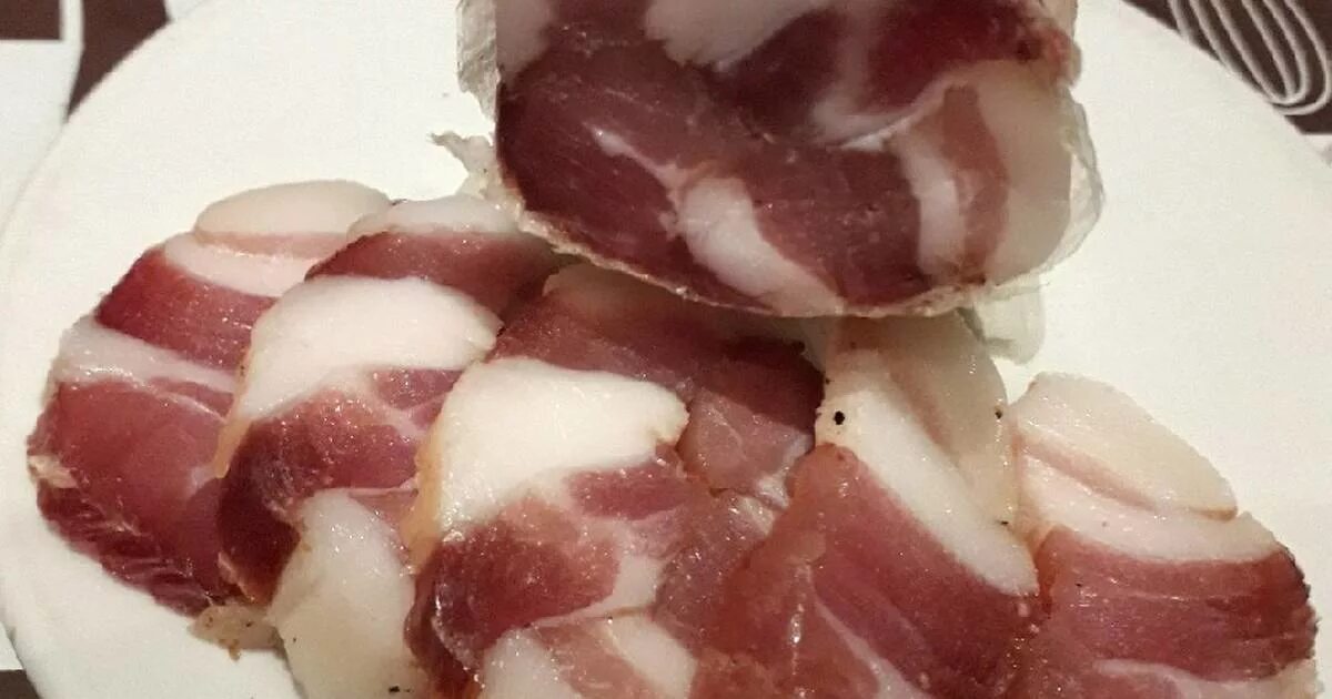 Сыровяленая грудинка рецепт. Сыровяленая грудинка рецепт. Грудинка свиная сыровяленая. Панчетта сыровяленая. Панчетта сыровяленая.