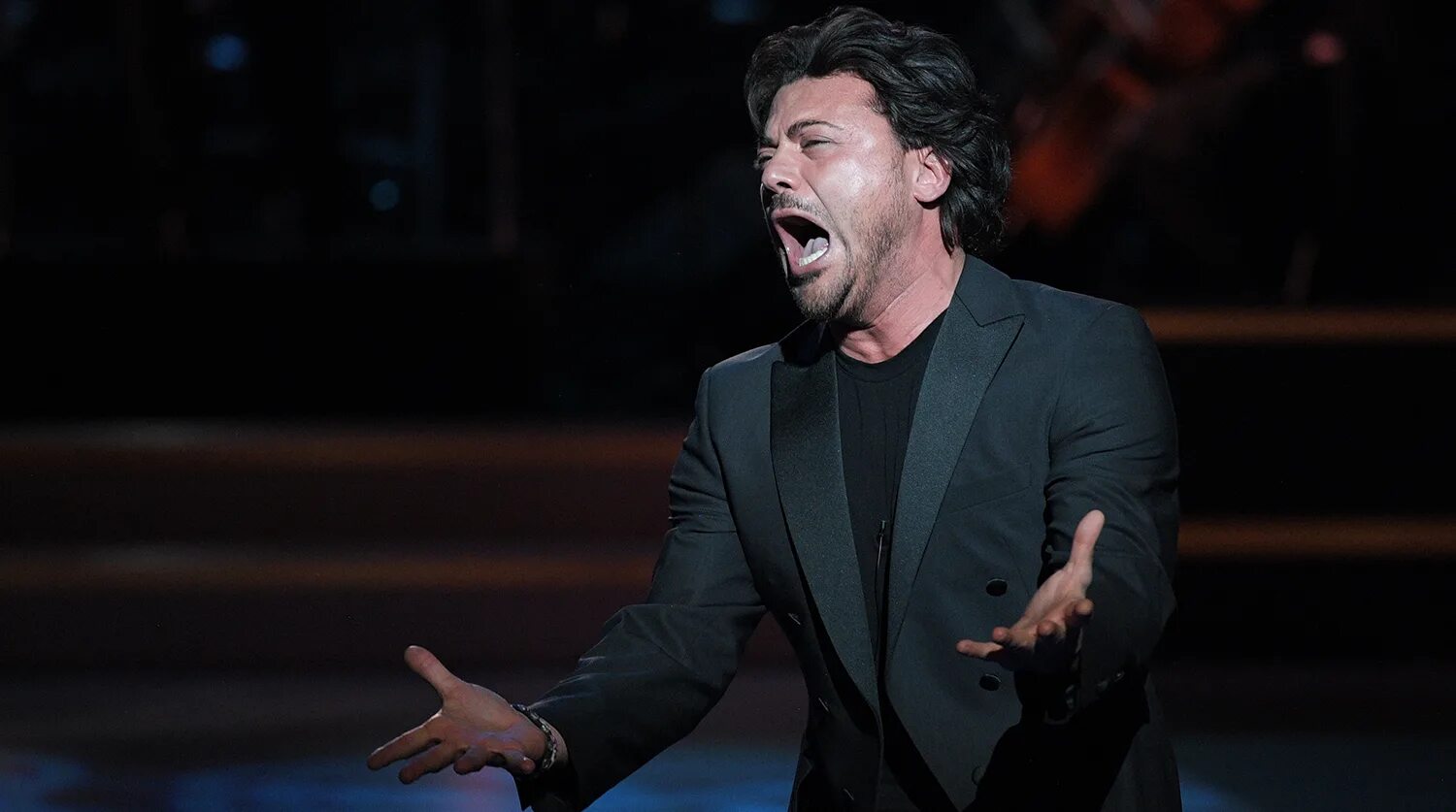 Выступление оперных певцов. Концерт анны нетребко в кремлевском дворце. Хворостовский бас. Выступление оперных певцов. Выступление оперных певцов.